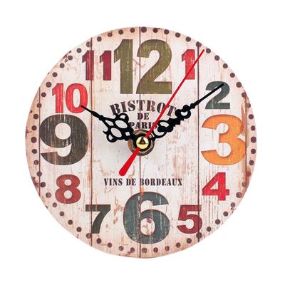Leise Wanduhr aus antikem Holz im Vintage-Stil