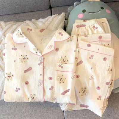 Jentenes Vårjakke med Krage og Pyjamasett – Komfortabelt Hjemmeplagg