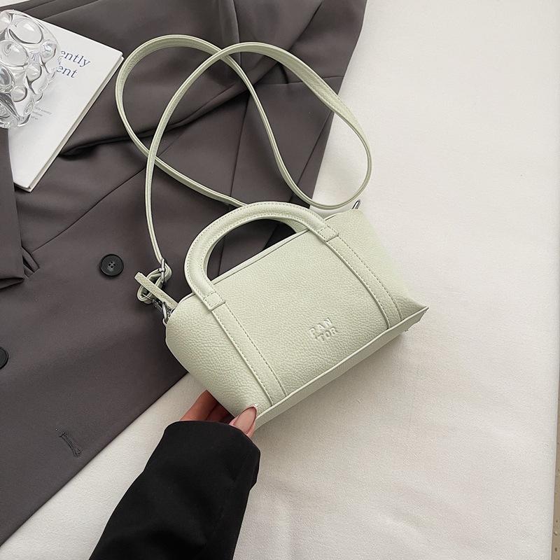 Textured Bucket Bag 2025 New Large-capacity Portable Shoulder Bag Niche Design Lychee Pattern Retro Messenger Bag