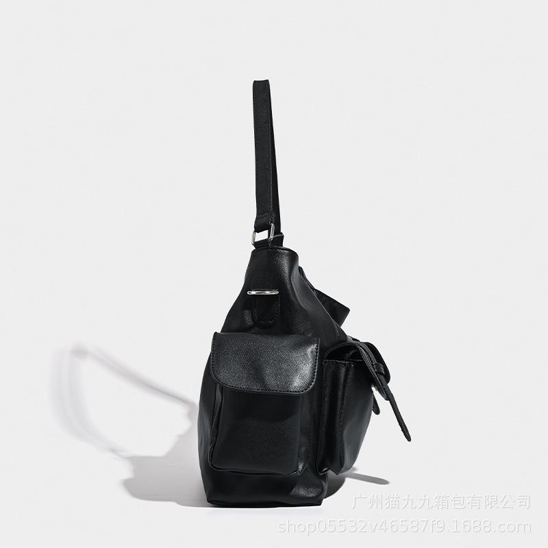 Large Capacity Crossbody Bag Autumn and Winter New PU Texture Trendy Niche Design Armpit Bag Hand-held Black Solid Color Motorcycle Bag