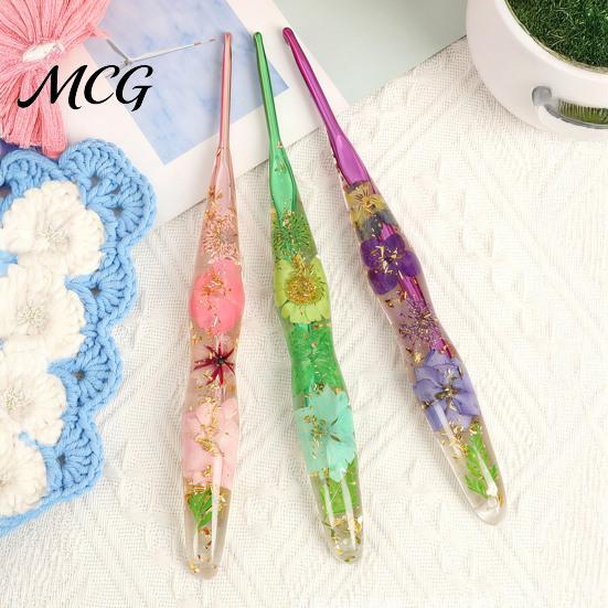 Artistic Crochet Hook Resin for Beginners, Crocheting Lovers, 2.0mm-8.0mm Ergonomic Gift Set with Long Floral Handle Blankets, Dolls, Shawls,