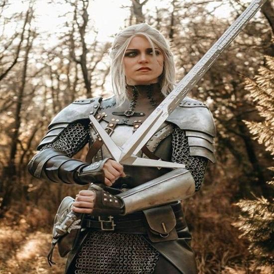 Ručně vyráběná sada brnění pro ženskou válečnici Dámské středověké ocelové brnění Fantasy Cosplay kostým Larp Ženský kostým