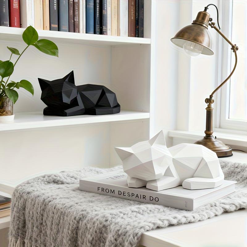 

A Plastic Cat in a Sleeping Pose Serene And Adorable Featuring a Contemporary Abstract Geometric Style It S an Ideal Present for Cat Enthusiasts 1Pcs білий