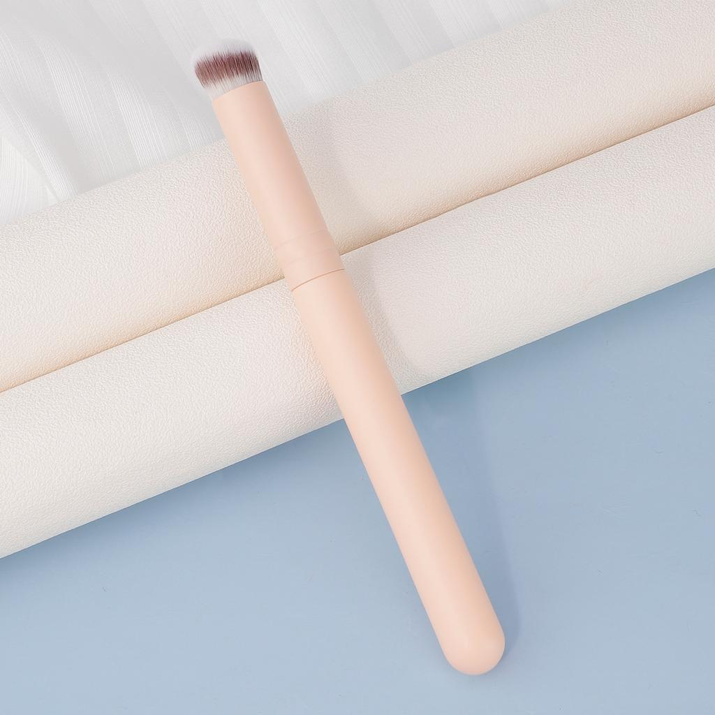 New high-quality concealer brush, grooming brush, oblique head, dense soft bristles, seamless foundation, fingertip concealer makeup brush