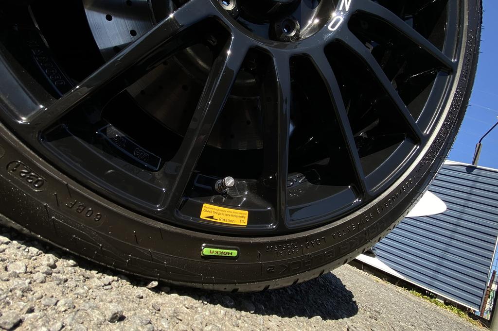 M+ Felgenaufkleber (Dunkles Silber)