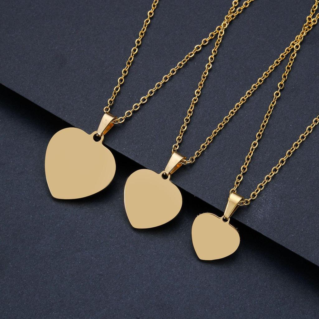 Collar Metálico de Acero Inoxidable con Forma de Corazón y Diseño Grabado Láser - Edición Regalo Navideño