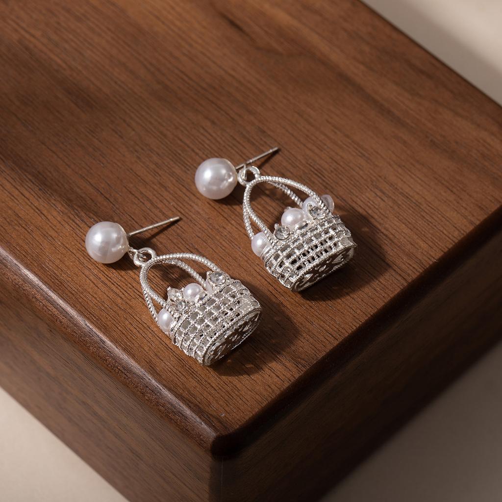 French Retro Three-Dimensional Woven Basket With Diamonds, Pearl Earrings, Light Luxury, High-End Niche Design Earrings.