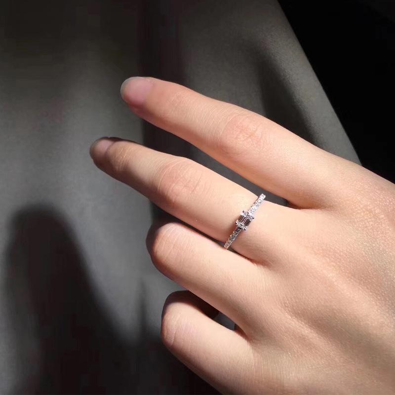 Huitan Fashion Design Women Finger-ring with Dazzling Cubic Zirconia Stone Exquisite Thin Rings Bride Wedding Party Chic Jewelry