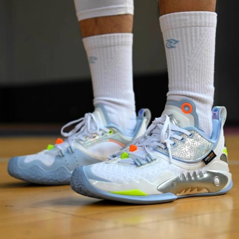 Anta Crazy Tide 5 Sapatos de Basquetebol Duráveis e Respiráveis de Cano Baixo Masculino sneaker Branco Azul 112411106-3