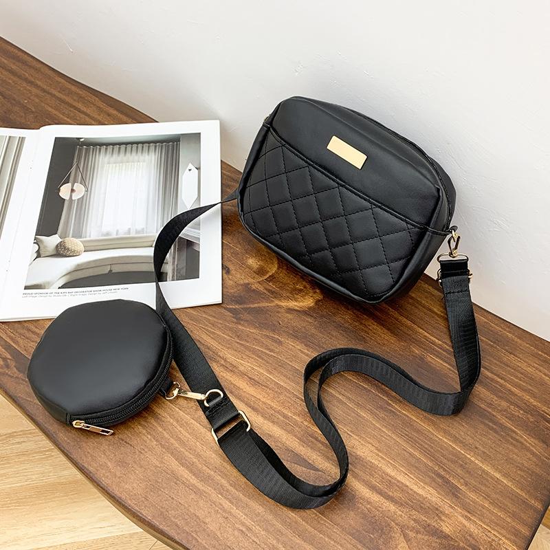 Mother and child bag, small square bag, new girls rhombus shoulder messenger bag, letter chain bag, one piece.