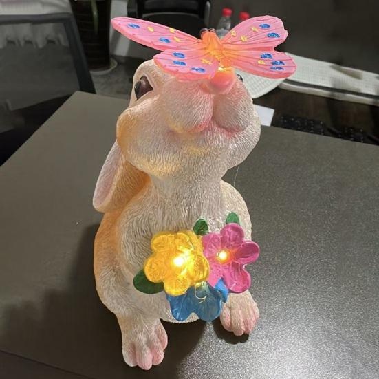 Statue de Jardin Lapin Figurine Lapin en Résine avec Papillon Art de Jardin Imperméable pour Patio Balcon Pelouse Pendaison de crémaillère Cadeaux d'Anniversaire pour Maman Grand-mère Femmes