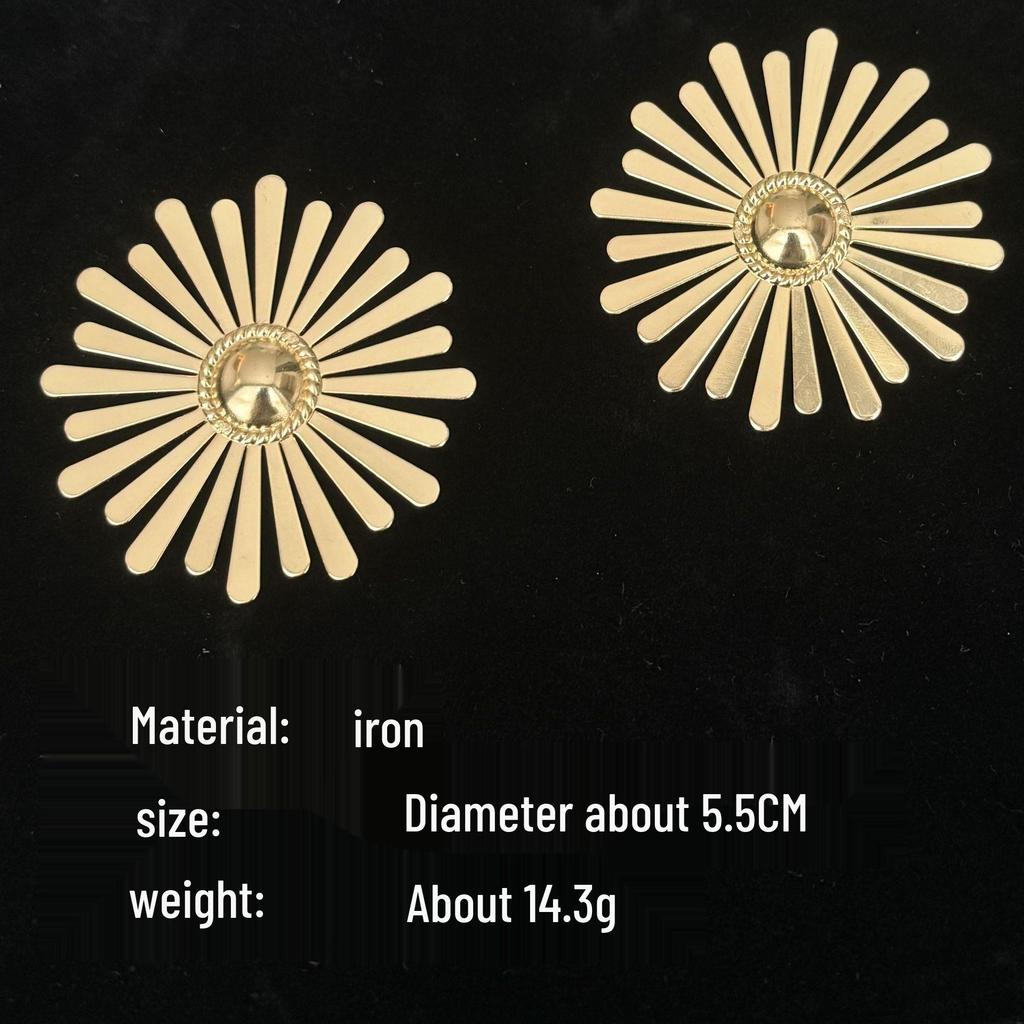 Elegant Exaggerated Retro Metal Flower Earrings - Trendy, Versatile, Light Luxury Accessories
