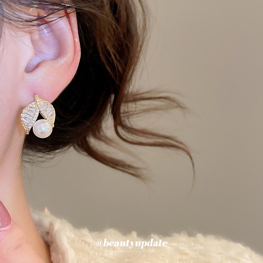 14k Gold-Plated Leaf & Pearl Zirconia Stud Earrings - Elegant Silver Needle Jewelry for Women