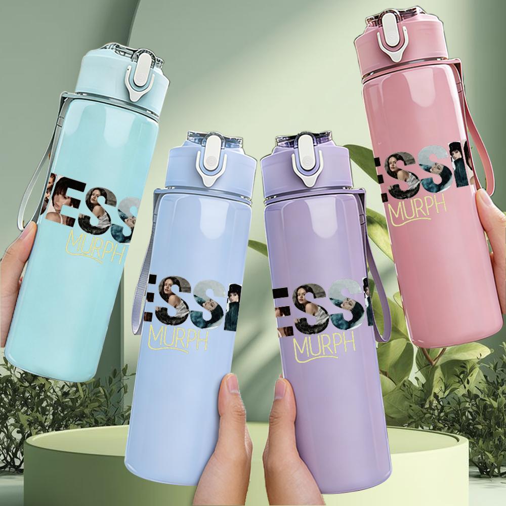 1PC Jessie Retro Female Singer Minimalist Text Print 750ml Portable Sports Water Bottle Leakproof Gym Outdoor Travel Drink Cup