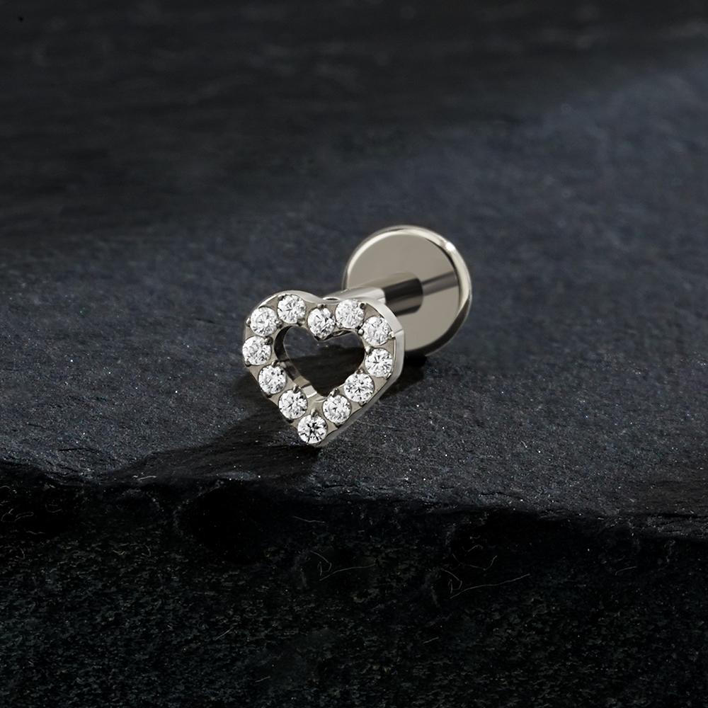 Right Grand ASTM F136 Titanium Mini Heart Cartilage Earring 16G Dainty Flat Back Labret Stud Tragus Helix Piercing Jewelry