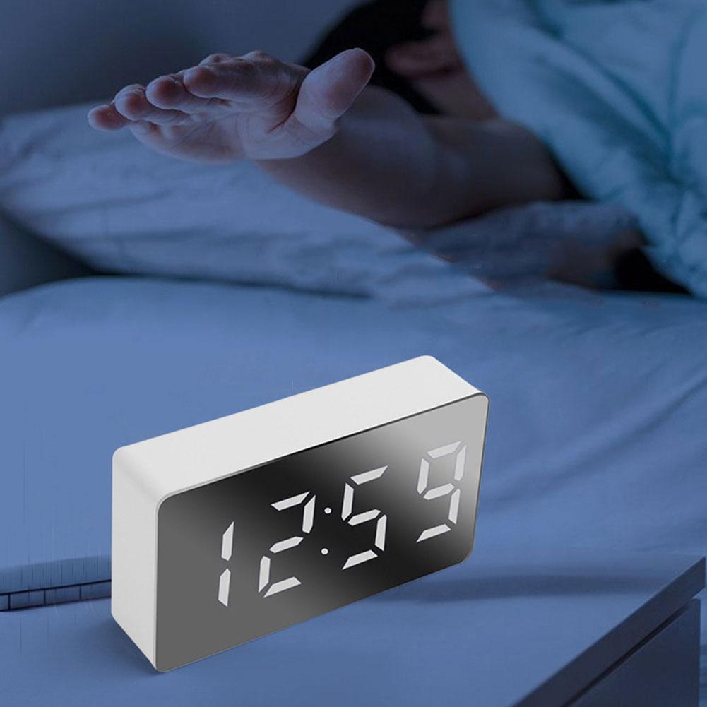 7*3.8cm Digital Alarm Clock TEMP Alarms Power-off Memory Table Clock USB Powered Always On 12/24H Night Mode LED Clock
