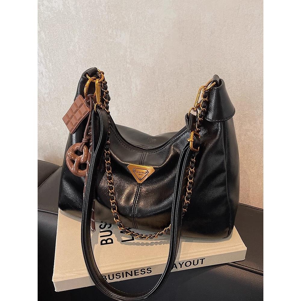 Simple casual dumpling bag women's winter new commuting large-capacity shoulder bag 2025 premium messenger bag