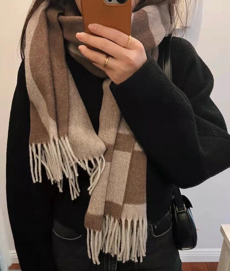 Nordic Niche Women's Geometric Jacquard Pure Wool Scarf - Autumn/Winter Thick Warm Shawl for Couples