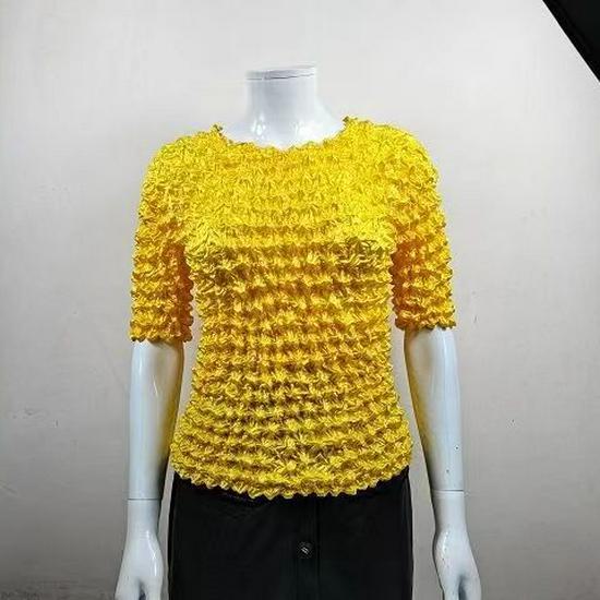 

Плиссированная рубашка Miyake Pineapple: Дизайн с мятыми пузырьками, волшебные короткие рукава, однотонный цвет, свободный крой, один размер, трехмерный. One Size (Suitable for 50-160 Jin)