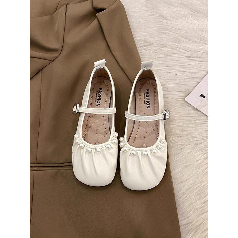 French pearl shallow mouth Mary Jane shoes girl 2025 new fairy style with skirt one-button flat beanie shoes