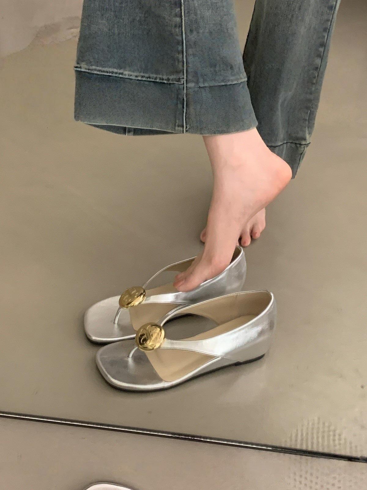 

Женские сандалии с увеличением внутренней высоты на 4 см, новые, с юбкой, обувь с квадратным носком 40 серебряный