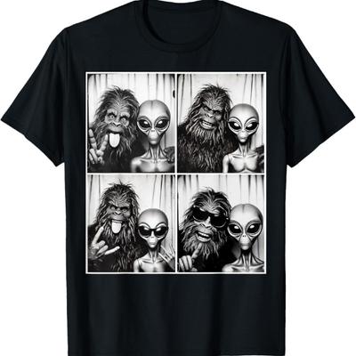 Funny Photobooth Photo Sasquatch UFO Bigfoot And Alien T-Shirt