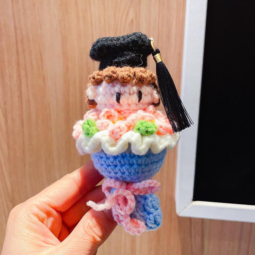 Uroczy Szydełkowy Breloczek Owocowy: Wisiorki z wełny Persymona i Truskawki