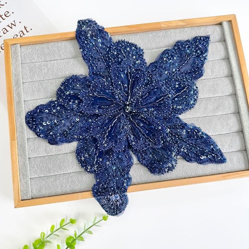 Daugiasluoksnė organza, trimatė gėlė, kristalais inkrustuota perlais su sagės aksesuarais