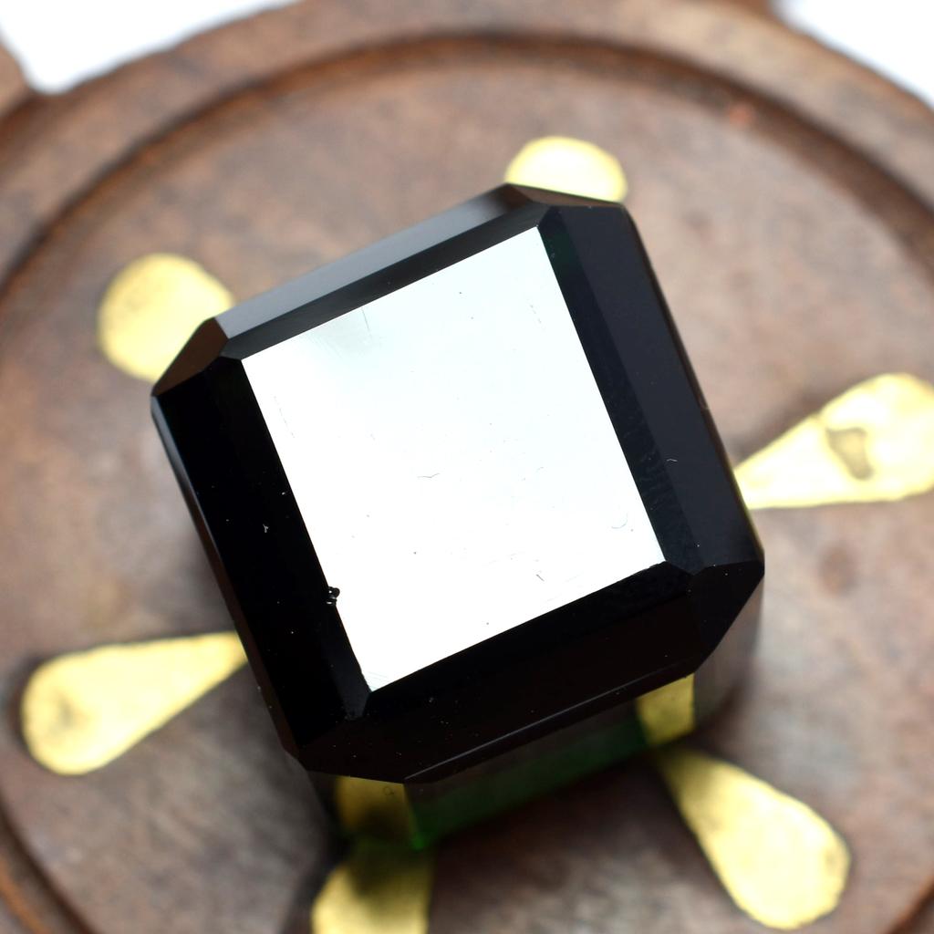 Cube Cut Lab-Created Emerald Green Pendant Size 53 Ct Loose Gemstone CERTIFIED Sa-537