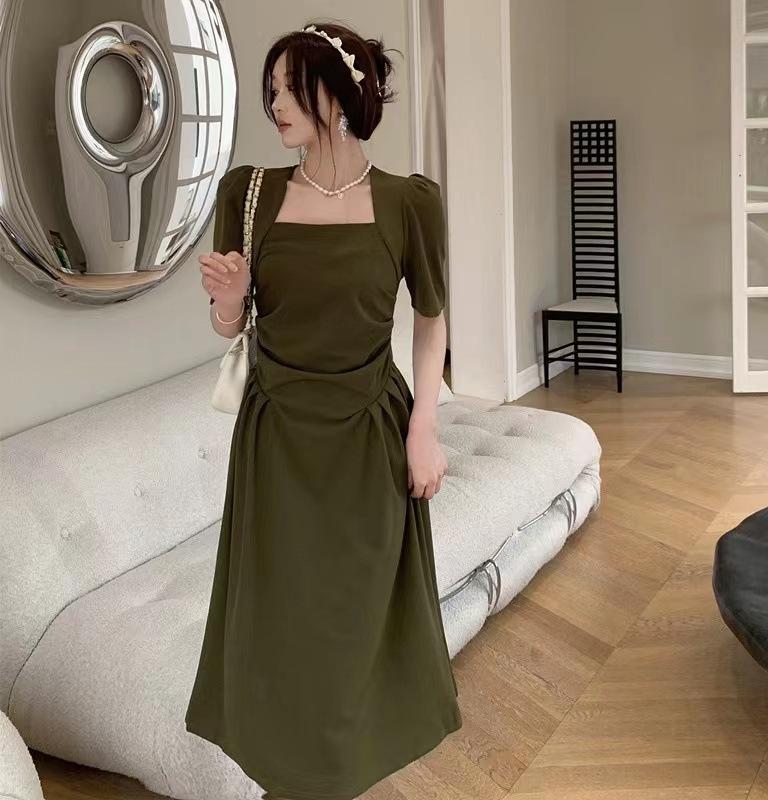 French temperament, Hepburn-style little black dress, niche design, waist-cinching slimming square neckline, pure desire, sweet and spicy dress for