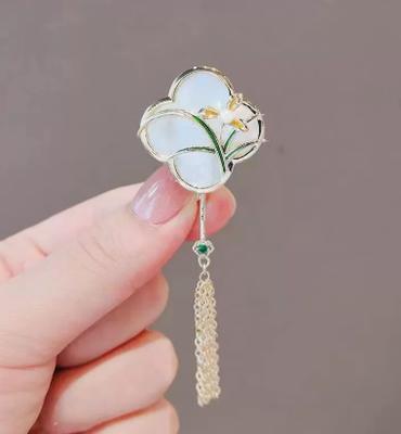 Elegant Magnolia Flower Brooch with Tassel Pendant Classic Style Metal Alloy Pin Suitable for Accessories Decoration and Clothing Embellishment