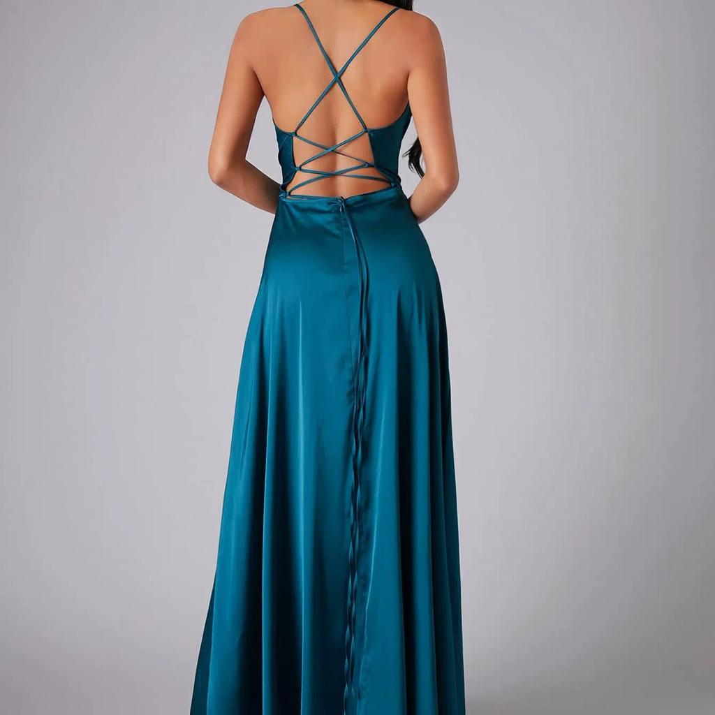 Women's Sexy Slimming, Body Fitting Backless Halter Neck Waist Cinching Long Gown Sleeveless Long Gowns with Side Slit for Special Occasions