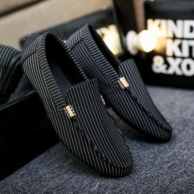 2025 Summer Men's Shoes Korean Edition Bean Shoes Men's Lazy Shoes Breathable Cloth Shoes Versatile Casual Men's Shoes