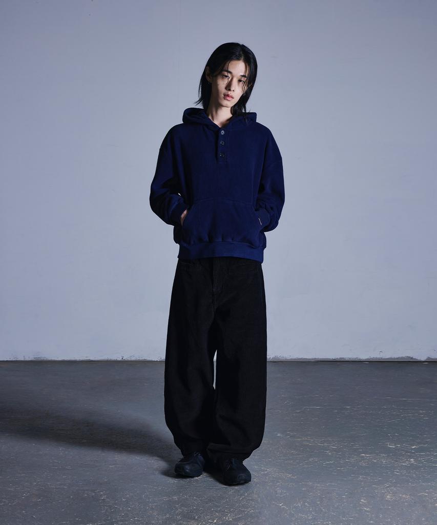 Seukeulaeteulpigsel Corduroy Front Pocket Curved Pants [Black]