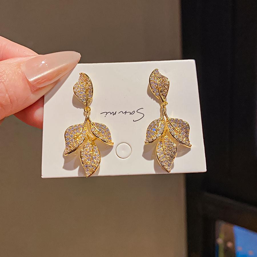 Silver Needle Leaf Ear Pendants With Cubic Zirconia For Stylish Daily Wear