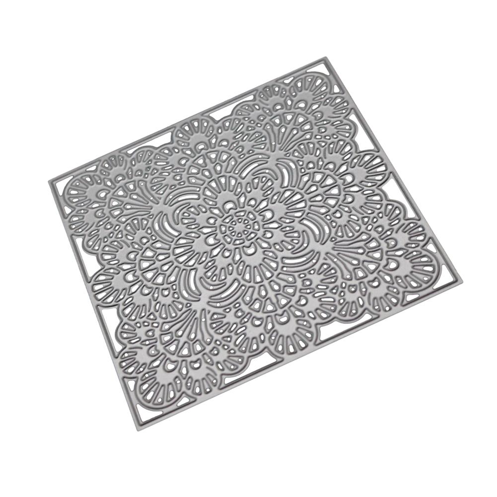 Quadratischer Hintergrund mit blühenden Blumen, silberne Metallschablone, Präge- und Stanzformen für die Herstellung von DIY-Scrapbooking-Papieralben und Karten