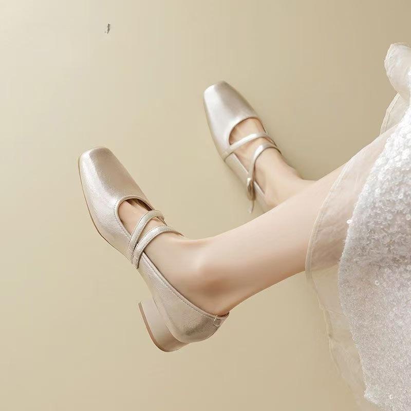 

Женские туфли Мэри Джейн из мягкой кожи серебристые 2025 осень новые маленькие кожаные туфли с юбкой темперамент французский легкий вырез толстый каблук одинарные туфли 40 шампанского