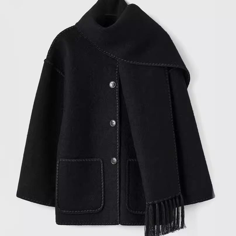 Evropský a americký dámský vlněný kabát 2023 s šálou a střapci - Zesílený, volný střih.