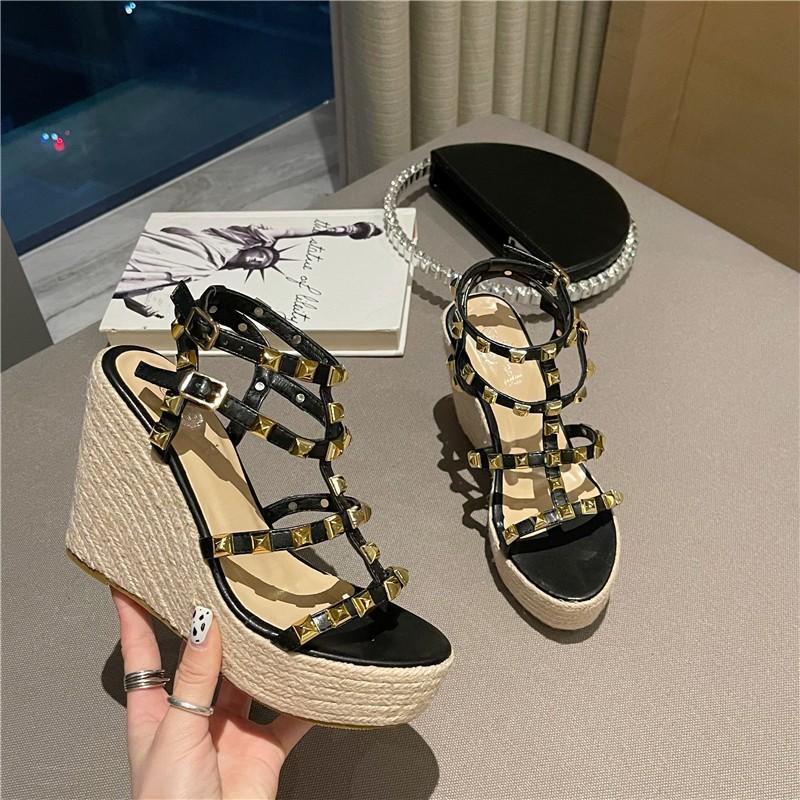 Fashion 2025 Spring Sweet Wedges Hemp Rope Thick Bottom Waterproof Platform Fashion High Heels Roman After Empty Rivet Sandals Woman