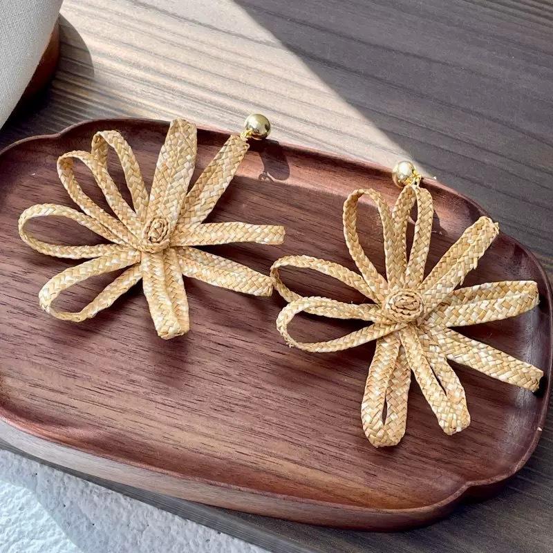 Bohemian Style Flower Fringed Pendant Earrings Women'S Seaside Vacation Style Earrings Light Luxury High-End Earrings Design