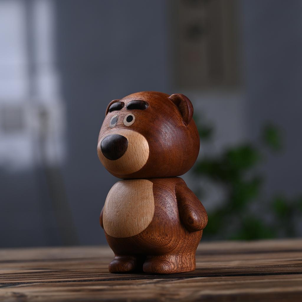 Miniaturowa Rzeźba z Litego Drewna Urocza Figurka Małego Niedźwiadka Pojemnik na Wykałaczki 4,13" Drewniane Rzemiosło Dekoracja Stołu i Akcesoria Prezent