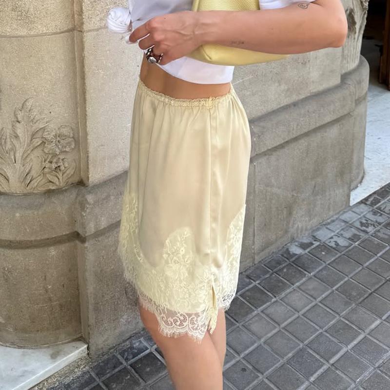 Damen Spitzenbesatz Satin Minirock 2026 Frühling Y2k Spitzensatin A-Linie Halbslip Kurzer Rock Süß Hohe Taille Unterrock