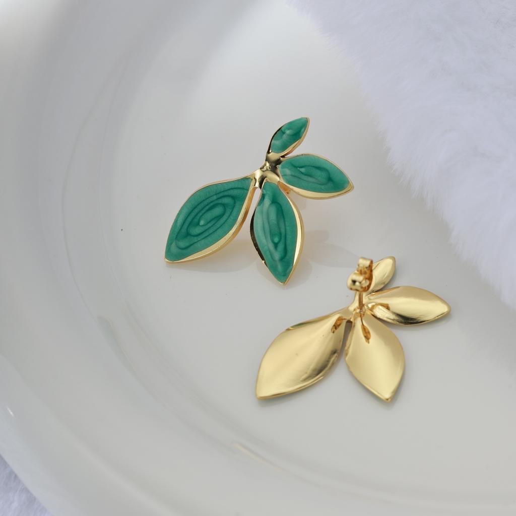 Green Enamel Flower Stud Earrings for Women Gold Plated Five Petal Floral Earrings Vintage Elegant Jewelry for Daily Gift Giving