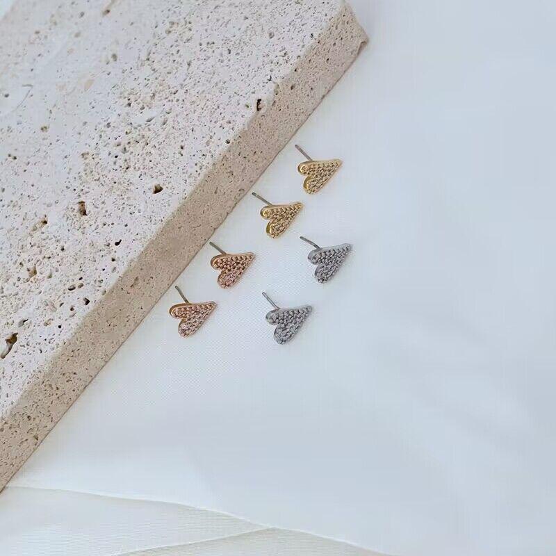 

Minimalist Sweet Heart Zircon Metal Stud Earrings золотой