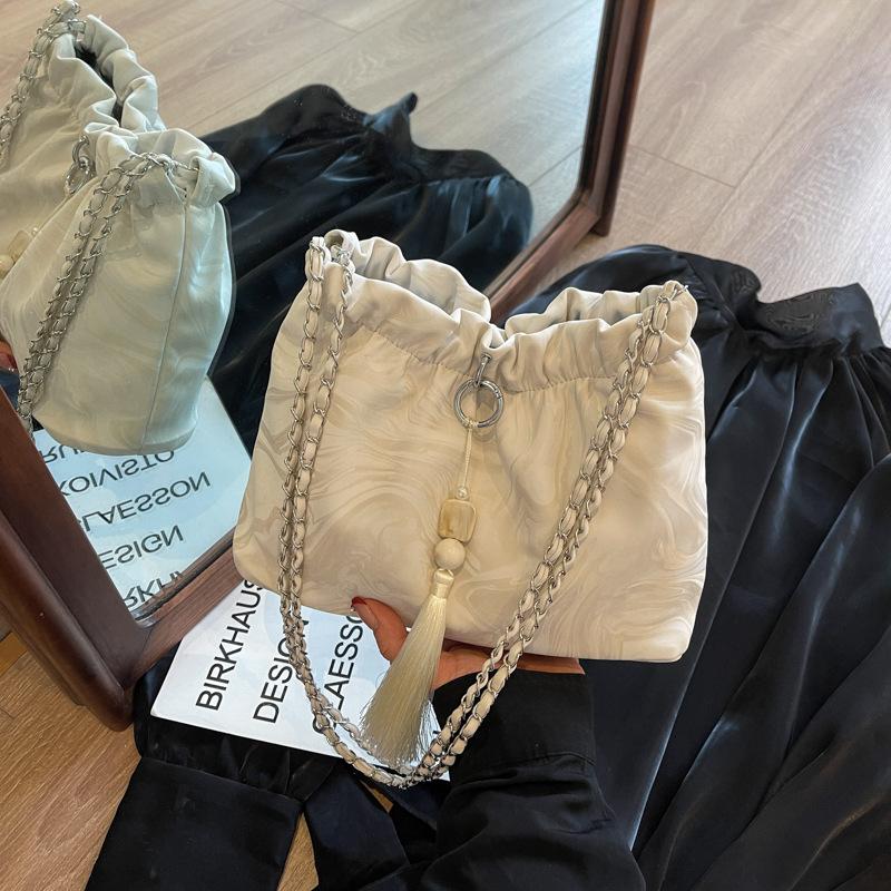 New Temperament and Fashionable Design One-shoulder Crossbody Fashionable Solid Color Retro Draw Chain Texture Crossbody Bag