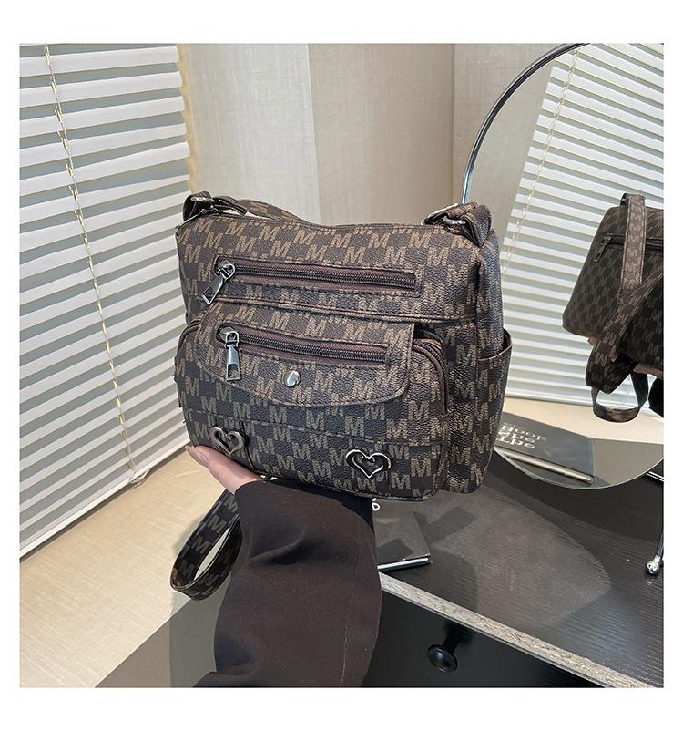 Fashion trend versatile shoulder bag women's messenger bag 2025 new retro foreign style armpit bag