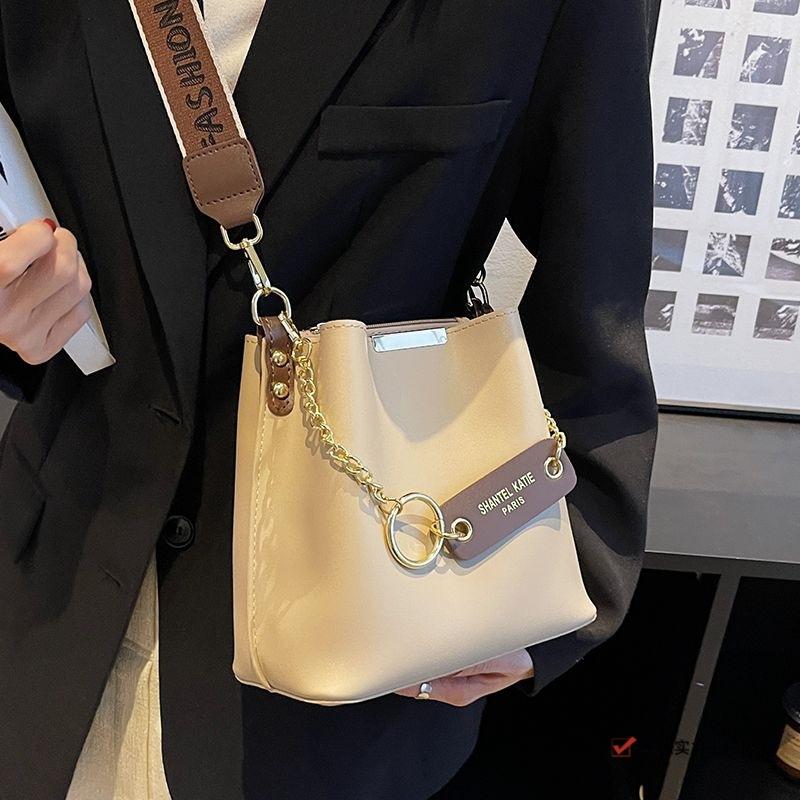 Popular Bag Women's Large-capacity New Fashionable Broadband Shoulder Messenger Bag Autumn and Winter Retro Texture Bucket Bag