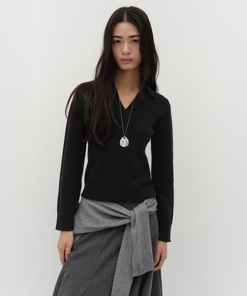 Loutaideu V Neck Collar Knit [Black]