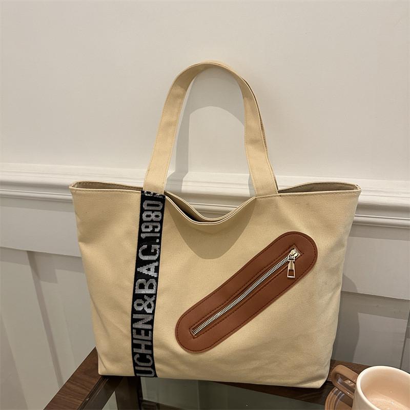 

Stylish Large Capacity Tote Bag For Women In Trendy Street Style Perfect For Commuting хакі