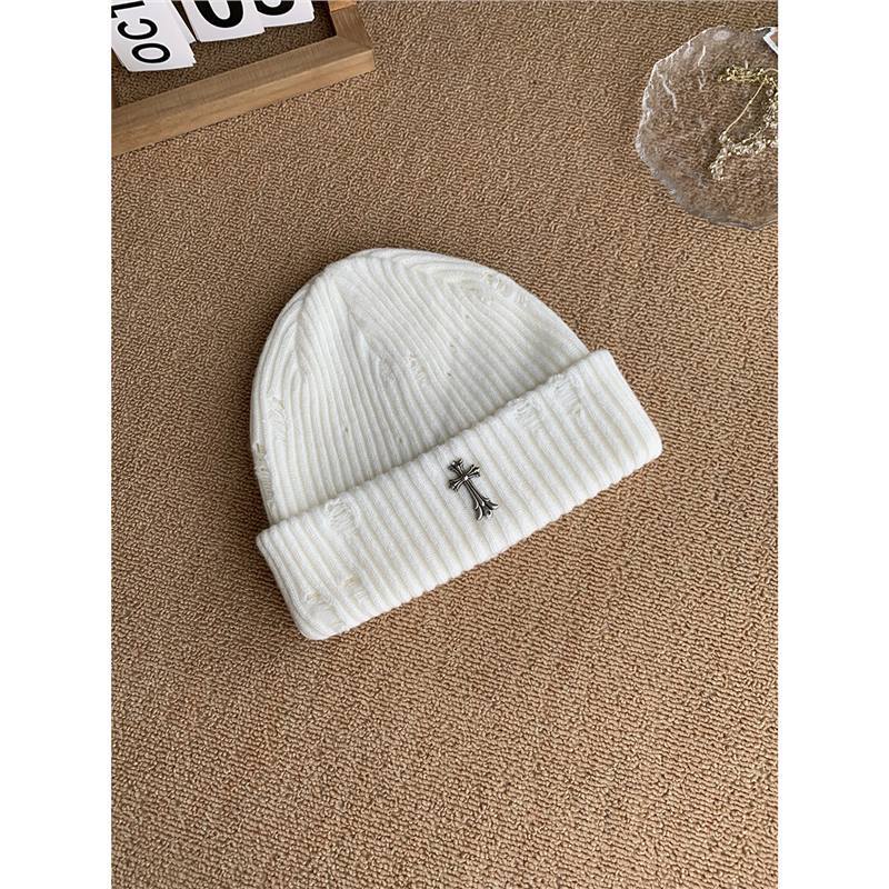 Fall/Winter Street Fashion Distressed Knit Cap for Men and Women, Versatile Retro Metal Cross Emblem Wool Hat, Couple Beanie Cap